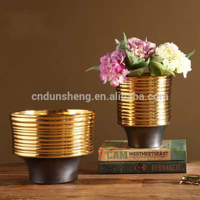 wholesale 5-pieces golden ceramic footed centerpiece vase screw thread design office